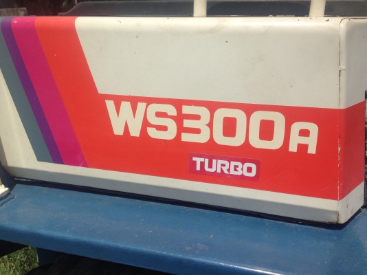 MITSUBISHI WS 300A Turbo รถตักล้อยางเอวอ่อน รถสวยสภาพเก่านอกพร้อมใช้งาน เครื่องแน่นแรงดีไม่มีเยิ้ม ตักได้ครึ่งคิว ช่วงล่างแน่น ยางสภาพดี 4 เส้นประมาณ 70\% พร้อมทำงานได้เลยไม่มีปัญหา ราคาต่อรองได้ครับ MITSUBISHI WS 300A Turbo รถตักล้อยางเอวอ่อน รถสวยสภาพเก่านอกพร้อมใช้งาน เครื่องแน่นแรงดีไม่มีเยิ้ม ตักได้ครึ่งคิว ช่วงล่างแน่น ยางสภาพดี 4 เส้นประมาณ 70\% พร้อมทำงานได้เลยไม่มีปัญหา ราคาต่อรองได้ครับ