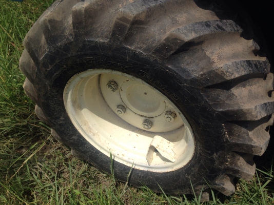 MITSUBISHI WS 300A Turbo รถตักล้อยางเอวอ่อน รถสวยสภาพเก่านอกพร้อมใช้งาน เครื่องแน่นแรงดีไม่มีเยิ้ม ตักได้ครึ่งคิว ช่วงล่างแน่น ยางสภาพดี 4 เส้นประมาณ 70\% พร้อมทำงานได้เลยไม่มีปัญหา ราคาต่อรองได้ครับ MITSUBISHI WS 300A Turbo รถตักล้อยางเอวอ่อน รถสวยสภาพเก่านอกพร้อมใช้งาน เครื่องแน่นแรงดีไม่มีเยิ้ม ตักได้ครึ่งคิว ช่วงล่างแน่น ยางสภาพดี 4 เส้นประมาณ 70\% พร้อมทำงานได้เลยไม่มีปัญหา ราคาต่อรองได้ครับ