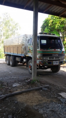 ขายสิบล้อดั้ม Isuzu  210แรง สภาพพร้อมใช้งานได้100\%