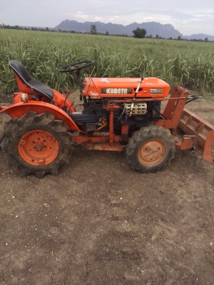 E 6000 รถสวย สภาพนอก ใช้งานดี เครื่องเงียบไม่มีดัง  เข้าเกียร์ง่าย ไม่มีดัง ยางสวย ยางดี มีใบดันหน้า  ขับเคลื่อนสสี่ล้อ สนใจติดต่อ 089-9638932 ต.บัวชุม อ.ชัยบาดาล จ.ลพบุรี