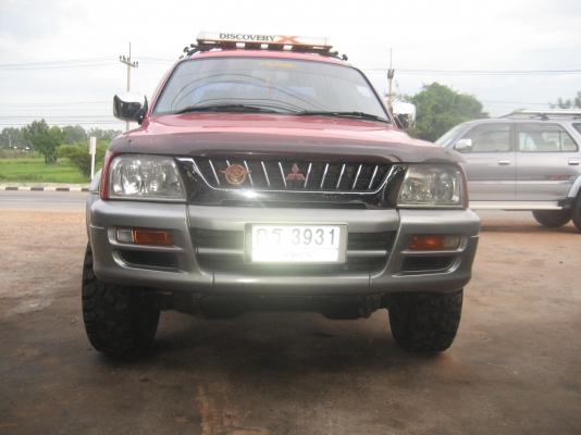 มิตชู  แกรนดิส   ขับเคลื่อน 4 ล้อ  270000 บาท