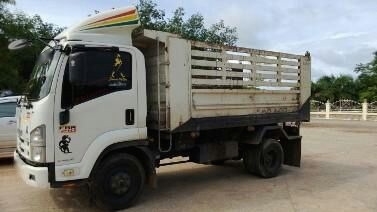 รถอีซูซุ 6 ล้อดั้ม 210 แรงม้า. ปี 53  ( รถวิ่ง 15x,xxx กม. )  สนใจติดต่อ  081 - 6079515