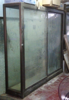 ตู้กระจก ขนาด 49*223*200 cm  ขาย 5000 บาท (ติดต่อ 083-0005517)