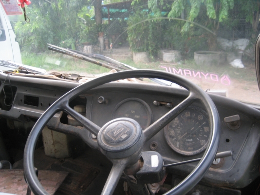 HINO  KM  บรรทุกน้ำ  270000  บาท