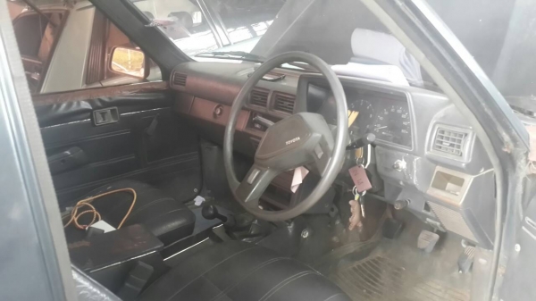 ขายด่วน TOYOTA HERO 4 ประตู มีแอร์เย็นๆๆ ขายด่วน TOYOTA HERO 4 ประตู มีแอร์เย็นๆๆ