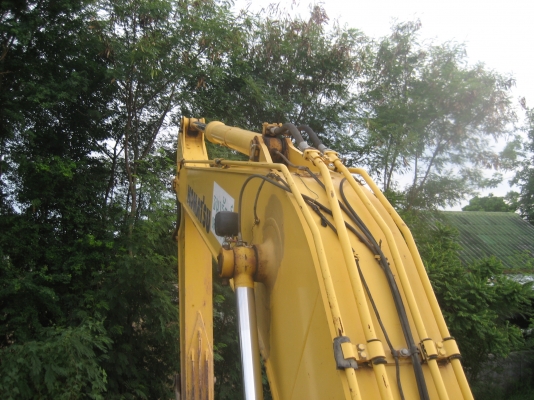 KOMATSU  PC  200 รุ่น 7   2,300,000  บาท