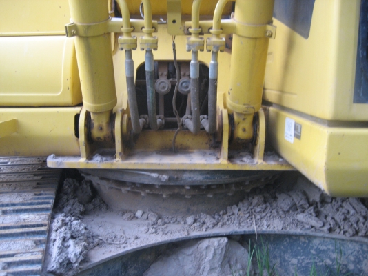 KOMATSU  PC  200 รุ่น 7   2,300,000  บาท