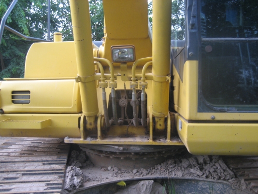 KOMATSU  PC  200 รุ่น 7   2,300,000  บาท