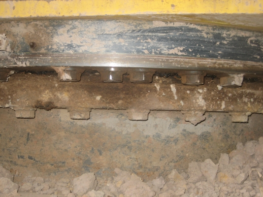 KOMATSU  PC  200 รุ่น 7   2,300,000  บาท