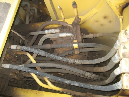 KOMATSU  PC  200 รุ่น 7   2,300,000  บาท