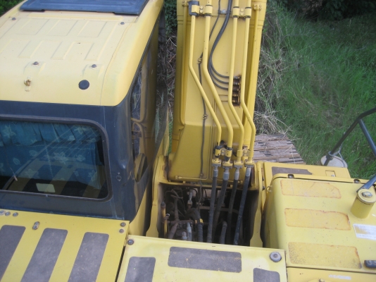 KOMATSU  PC  200 รุ่น 7   2,300,000  บาท