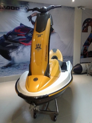 ขายเจ็ทสกี seadoo 3d มือสองสภาพดี ปี2004 อุปกรณ์ครบ พร้อมเทนเลอร์ลาก 085-5946118