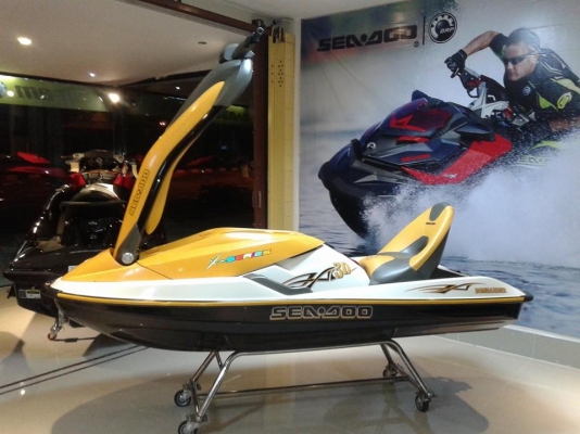 ขายเจ็ทสกี seadoo 3d มือสองสภาพดี ปี2004 อุปกรณ์ครบ พร้อมเทนเลอร์ลาก 085-5946118