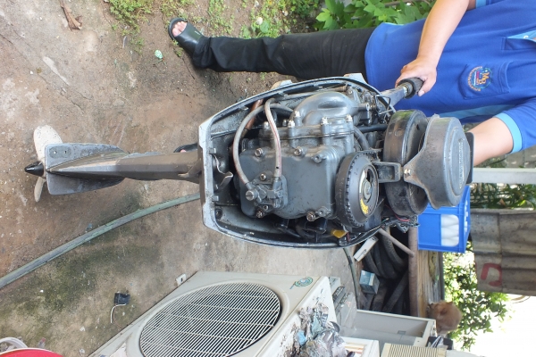 ขายเครื่องเรือ honda 4 จังหวะ 2สูบ พร้อมใช้งาน