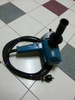 ขายเครื่องขัดสียี่ห้อMAKITAรุ่น9218Bสภาพพร้อมใช้งานของแท้แน่นอนMADE IN JAPAN(570W) ขายเครื่องขัดสียี่ห้อMAKITAรุ่น9218Bสภาพพร้อมใช้งานของแท้แน่นอนMADE IN JAPAN(570W)