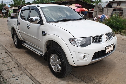 ขายมิตซูบิชิ ไททัน สีขาวมุข 2.4 cng ปี 56