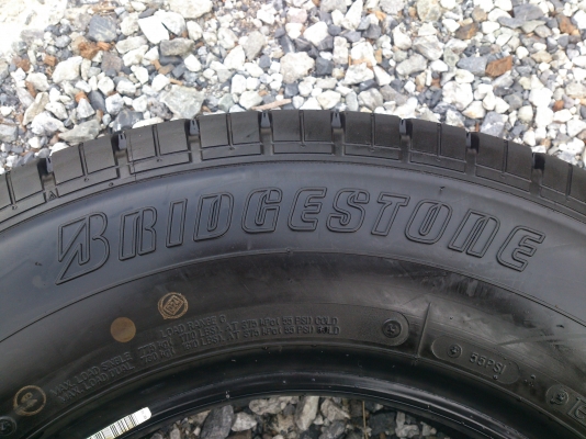 ขายยางถอดป้ายแดงยางบริสโตน 185R14 ยางสัปดาห์ที่38 ปี13 (ตุ่มยางยังอยู่) สวยๆ จำนวน 4 เส้น