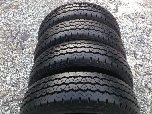 ขายยางถอดป้ายแดงยางบริสโตน 185R14 ยางสัปดาห์ที่38 ปี13 (ตุ่มยางยังอยู่) สวยๆ จำนวน 4 เส้น