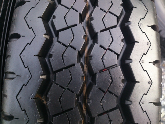 ขายยางถอดป้ายแดงยางบริสโตน 185R14 ยางสัปดาห์ที่38 ปี13 (ตุ่มยางยังอยู่) สวยๆ จำนวน 4 เส้น