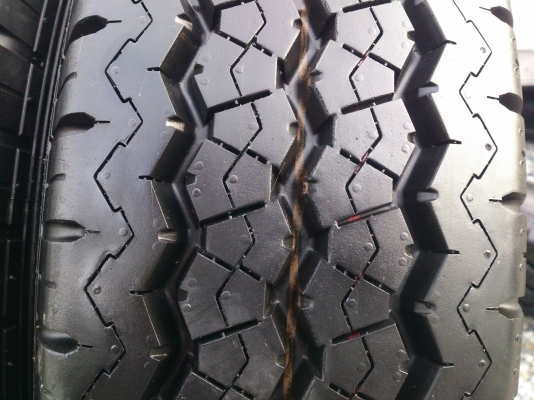 ขายยางถอดป้ายแดงยางบริสโตน 185R14 ยางสัปดาห์ที่38 ปี13 (ตุ่มยางยังอยู่) สวยๆ จำนวน 4 เส้น