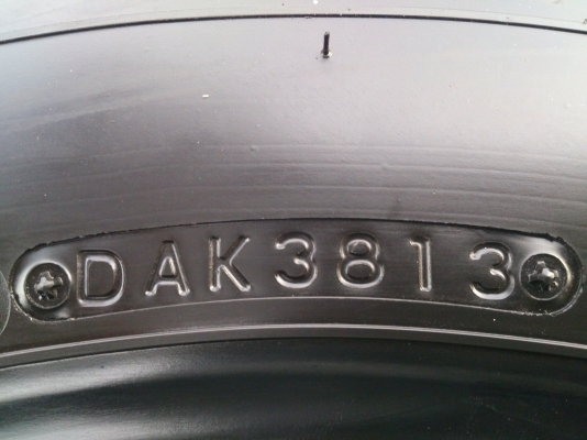 ขายยางถอดป้ายแดงยางบริสโตน 185R14 ยางสัปดาห์ที่38 ปี13 (ตุ่มยางยังอยู่) สวยๆ จำนวน 4 เส้น