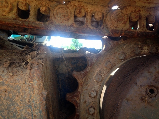 **890,000 บ.ต่อรอง**ขายแบคโฮ KOBELCO MARK3 SK200เก๋งน้ำเงิน Sr.14xxx ไฟฟ้าตัดเครื่องเดิมปั้มเดิม เครื่องแน่นแรงดี ปั้มดีแรงทำงานดีไม่โหลด เอวแน่นดี ไม่มีแตก ช่วงล่าง70-80\% โซ่ดี แทร็กสวยครบ เฟรมสวยไม่ผุ โรลเลอร์ดี สป็อคเก็ตใช้ได้อีกนาน ล้อนำดี บุ้งกี๋โอเค