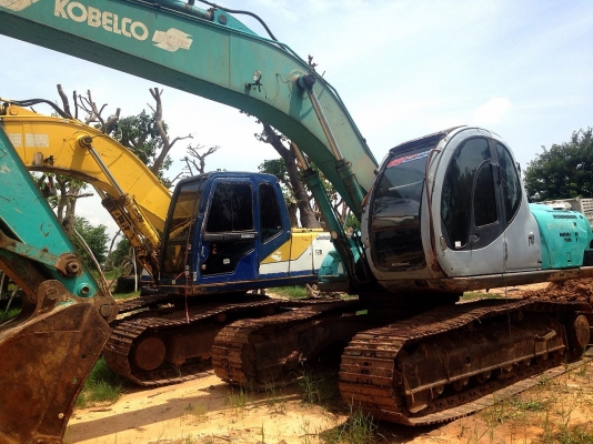 **1,020,000 บ.ต่อรอง**ขายแบคโฮ KOBELCO MARK V Super SK200 ไม่มีหน้าจอ(เอาหน้าจอเพิ่ม100,000บ.) กล่องมี เครื่องเดิมปั้มเดิม เครื่องแน่น ปั้มดีแรง ทำงานดีไม่โหลด เอวแน่น ไม่แตกไม่หลวม บูมอาร์มสวยไม่มีปะ ช่วงล่าง80\% โซ่หนา แทร็กสวยครบ สป็อคเก็ต ล้อนำ โรลเลอร