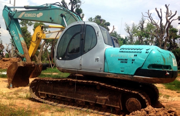 **1,020,000 บ.ต่อรอง**ขายแบคโฮ KOBELCO MARK V Super SK200 ไม่มีหน้าจอ(เอาหน้าจอเพิ่ม100,000บ.) กล่องมี เครื่องเดิมปั้มเดิม เครื่องแน่น ปั้มดีแรง ทำงานดีไม่โหลด เอวแน่น ไม่แตกไม่หลวม บูมอาร์มสวยไม่มีปะ ช่วงล่าง80\% โซ่หนา แทร็กสวยครบ สป็อคเก็ต ล้อนำ โรลเลอร