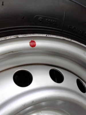 สภาพใหม่ ขาย ล้อ 6 รู ISUZU  พร้อมยาง BRIDGESTONE RD613  มี 1 วง  ใช้งานได้เลยครับ  TEL.081-427-3941