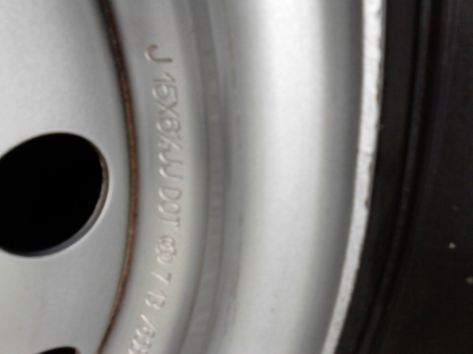 สภาพใหม่ ขาย ล้อ 6 รู ISUZU  พร้อมยาง BRIDGESTONE RD613  มี 1 วง  ใช้งานได้เลยครับ  TEL.081-427-3941