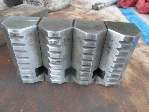 ขายครับขายหัวจับแบบสี่จับอิสระ สภาพเก่าเก็บ ปัดฝุ่นขายใหม่ แน่นๆ เลยครับ 4000 บาท 0814583376 ช่างเอก ขายครับขายหัวจับแบบสี่จับอิสระ สภาพเก่าเก็บ ปัดฝุ่นขายใหม่ แน่นๆ เลยครับ 4000 บาท 0814583376 ช่างเอก