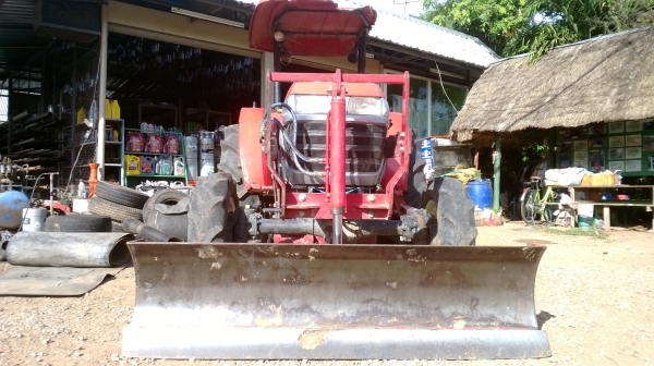 ยันมาร์45แรง สภาพเหมือนในรูป ยางต็ม สีเดิม เครื่องดี ราคาไม่แพง/พร้อมอุปกรณ์ 2 ชิ้น ดันหน้า/ผานพรวน โทร 081-0745778 ลุงโหนก