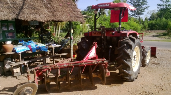 ยันมาร์45แรง สภาพเหมือนในรูป ยางต็ม สีเดิม เครื่องดี ราคาไม่แพง/พร้อมอุปกรณ์ 2 ชิ้น ดันหน้า/ผานพรวน โทร 081-0745778 ลุงโหนก