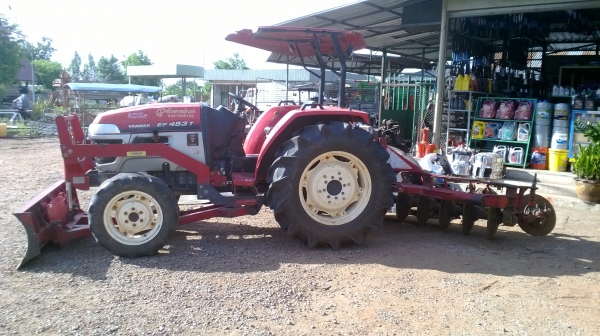 ยันมาร์45แรง สภาพเหมือนในรูป ยางต็ม สีเดิม เครื่องดี ราคาไม่แพง/พร้อมอุปกรณ์ 2 ชิ้น ดันหน้า/ผานพรวน โทร 081-0745778 ลุงโหนก