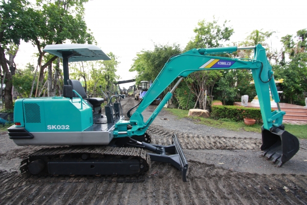 ขายรถแม็กโคร KOBELCO SK032 สภาพพร้อมใช้งาน ไม่เคยผ่านการใช้งานในไทย ขายรถแม็กโคร KOBELCO SK032 สภาพพร้อมใช้งาน ไม่เคยผ่านการใช้งานในไทย