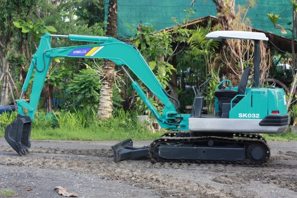 ขายรถแม็กโคร KOBELCO SK032 สภาพพร้อมใช้งาน ไม่เคยผ่านการใช้งานในไทย