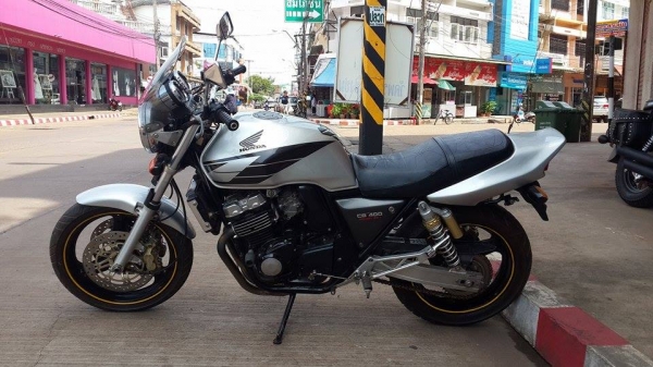 มาใหม่คับ HONDA CB400 เวอร์ชั่นS ปี1998 อินวอยส์ สรรพสามิตร( สำเนาตัวแท้ ) สวยๆ คับ ราคา 69000 บาท ราคาต่อลองได้คับ ส่งได้ทั่วไทยคับ สนใจติดต่อ 081-0578282 คับ ..POP BIGBIKE SAKONNAKHON....