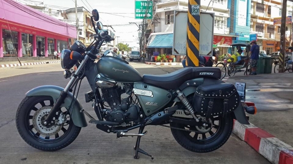 มาใหม่คับ KEEWAY SUPERLIGHT 200CC สภาพ 99.99\%คับ รถวิ่งมาแค่เจ็ดร้อยกว่าโล ไม่มีตำหนิใดๆทั้งสิ้น ทะเบียนพร้อมโอนคับไม่ขาดต่อราคา 49500 บาท สนใจติดต่อ 081-0578282 ส่งได้ทั่วไทยคับ POP BIGBIKE SAKONNAKHON....