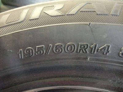 ยาง Bridgestone 195/60/14 ปี 09