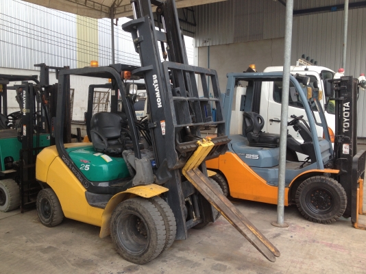 ขายโฟล์คลิฟท์ KOMATSU โคมัตสุ 2.5ตัน รุ่น16 เสายกได้สูง4เมตร เครื่องยนต์เบนซิน งาเทได้ ฮิงฟอร์คสภาพเดิมๆใช่งานน้อยมาก 1559ชั่วโมง สนใจติดต่อ บริษัท ชัยเสรียานยนต์ จำกัด ติดต่อโดยตรงที่ 086-0801238 ทางบริษัทมีบริการเช่าเครื่องจักร รายวัน/รายเดือน ซ่อมบำรุง