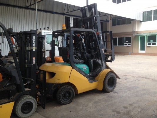 ขายโฟล์คลิฟท์ KOMATSU โคมัตสุ 2.5ตัน รุ่น16 เสายกได้สูง4เมตร เครื่องยนต์เบนซิน งาเทได้ ฮิงฟอร์คสภาพเดิมๆใช่งานน้อยมาก 1559ชั่วโมง สนใจติดต่อ บริษัท ชัยเสรียานยนต์ จำกัด ติดต่อโดยตรงที่ 086-0801238 ทางบริษัทมีบริการเช่าเครื่องจักร รายวัน/รายเดือน ซ่อมบำรุง