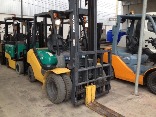 ขายโฟล์คลิฟท์ KOMATSU โคมัตสุ 2.5ตัน รุ่น16 เสายกได้สูง4เมตร เครื่องยนต์เบนซิน งาเทได้ ฮิงฟอร์คสภาพเดิมๆใช่งานน้อยมาก 1559ชั่วโมง สนใจติดต่อ บริษัท ชัยเสรียานยนต์ จำกัด ติดต่อโดยตรงที่ 086-0801238 ทางบริษัทมีบริการเช่าเครื่องจักร รายวัน/รายเดือน ซ่อมบำรุง