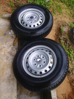 ล้อกระทะขอบ16พร้อมยางใหม่ป้ายแดง205R16บิดโตน(มี2ล้อซื้อแยกก็ขาย)