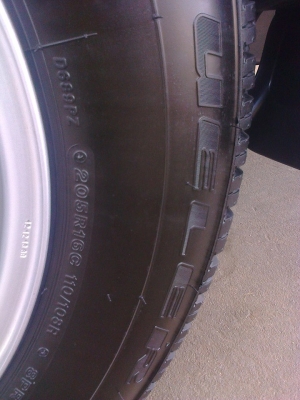 ยาง205R16ใหม่ป้ายแดงบิดโตนสวยตุมเต็ม ยาง205R16ใหม่ป้ายแดงบิดโตนสวยตุมเต็ม