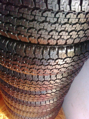 ยาง205R16ใหม่ป้ายแดงบิดโตนสวยตุมเต็ม ยาง205R16ใหม่ป้ายแดงบิดโตนสวยตุมเต็ม