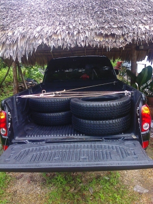 ยาง205R16ใหม่ป้ายแดงบิดโตนสวยตุมเต็ม ยาง205R16ใหม่ป้ายแดงบิดโตนสวยตุมเต็ม