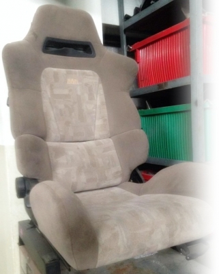 เบาะเเต่งปรับสามจุดพร้อมขาเเท้