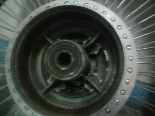 Cb 350 ราคาไม่แพงพร้อมยาง 1คู่ครับ