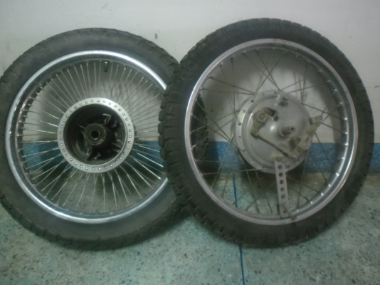 Cb 350 ราคาไม่แพงพร้อมยาง 1คู่ครับ