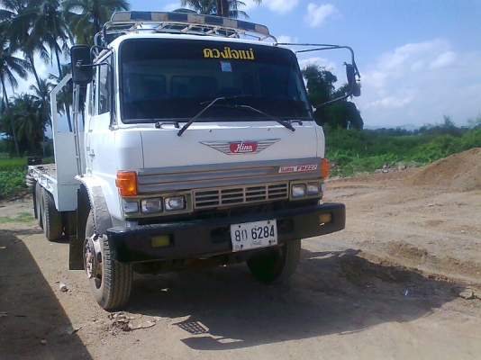 ขายด่วน!..รถสิบล้อ สองเพลา ท้ายลาด HINO FM227 ใส่รถแบคโฮ CAT 320 รถสวย ทรงดี.